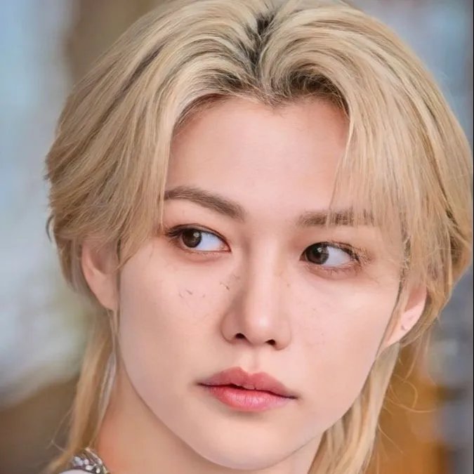 chat with ai character: Felix