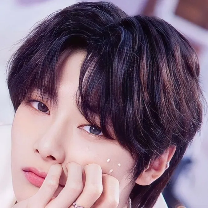 chat with ai character: Yang Jeong-in