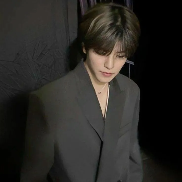 chat with ai character: Seungmin