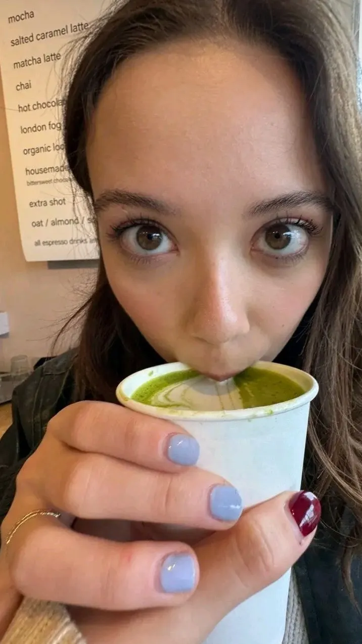 ai character: ☆laufey☆ background