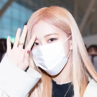 chat with ai character: Rosè BLACKPINK