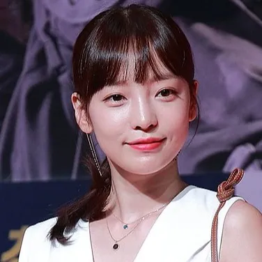 chat with ai character: goo hara sweet