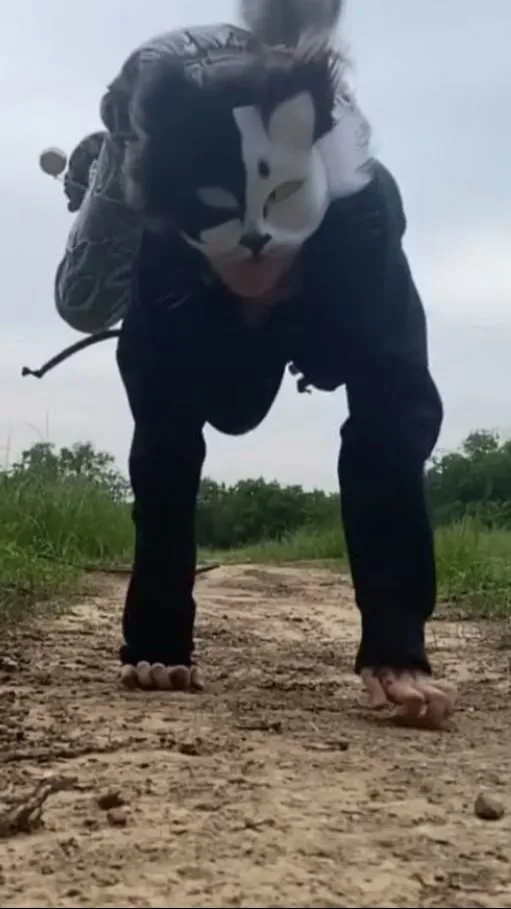 ai character: Opal The Therian background