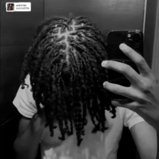 chat with ai character: 🧟𝐴𝑚𝑖𝑟🥷🏽