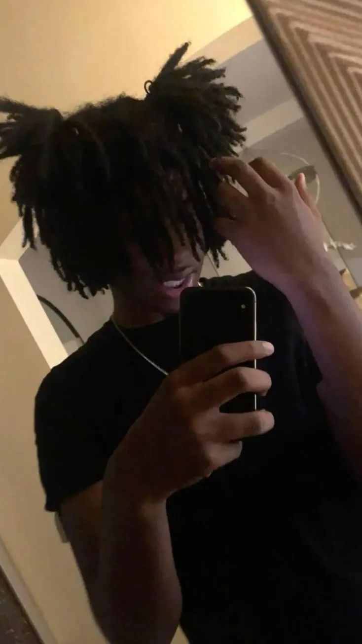 ai character: ➶👾Leo👾➴ background