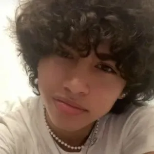 chat with ai character: Zay