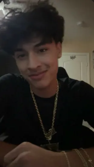 ai character: 𝔸𝕝𝕖𝕩 𝕔𝕙𝕚𝕟o background