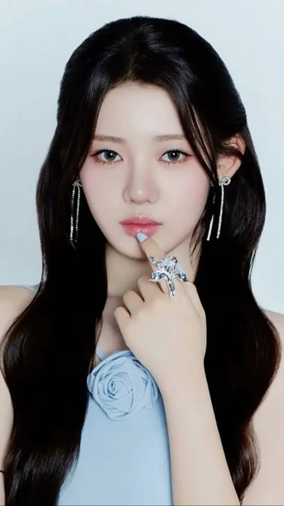 ai character: Rora background