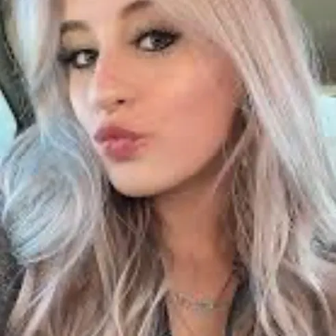 chat with ai character: Jezelle