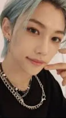 ai character: Felix (stray kids) background