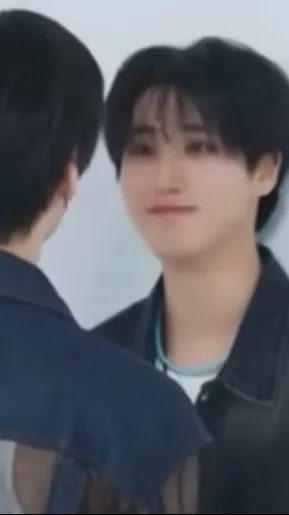 ai character: GROUP CHATTT background