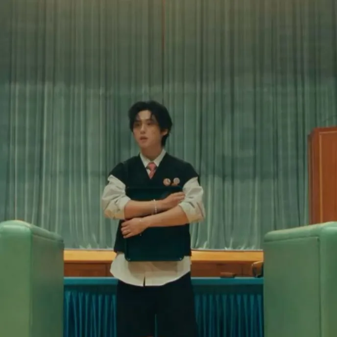 chat with ai character: lee minho