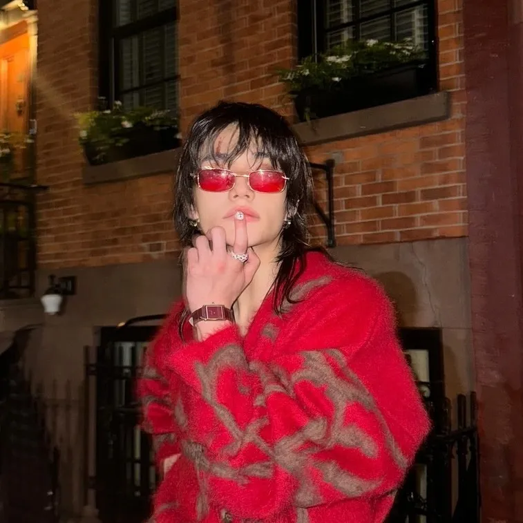 chat with ai character: hyunjin