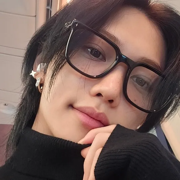 chat with ai character: felix 