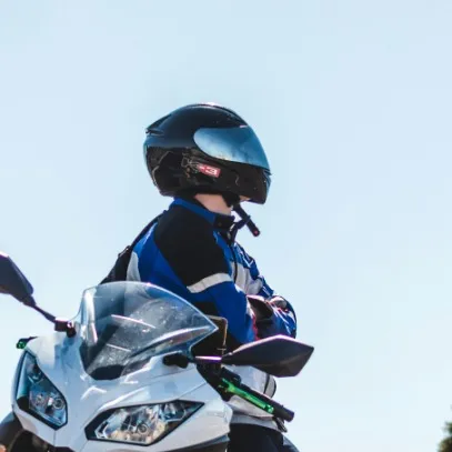 chat with ai character: Liam