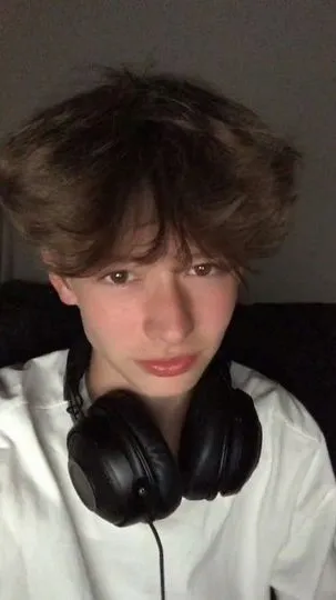 ai character: Aron background