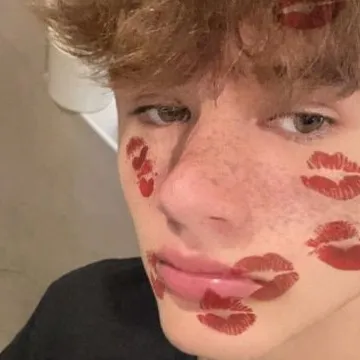 chat with ai character: Aron 