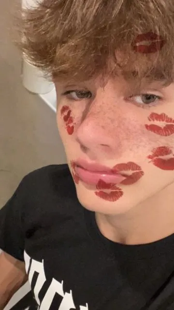 ai character: Aron  background