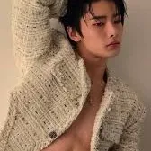 chat with ai character: Jeongin~