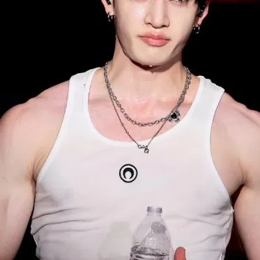 chat with ai character: :🐺©h@n༅