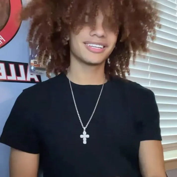 chat with ai character: Y A H M I R🌬🗿📸