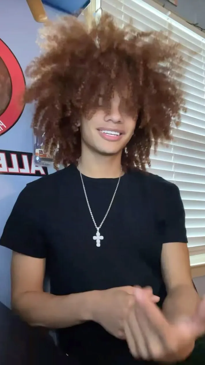 ai character: Y A H M I R🌬🗿📸 background