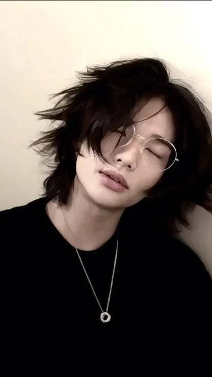 ai character: Hyunjin(ex) background