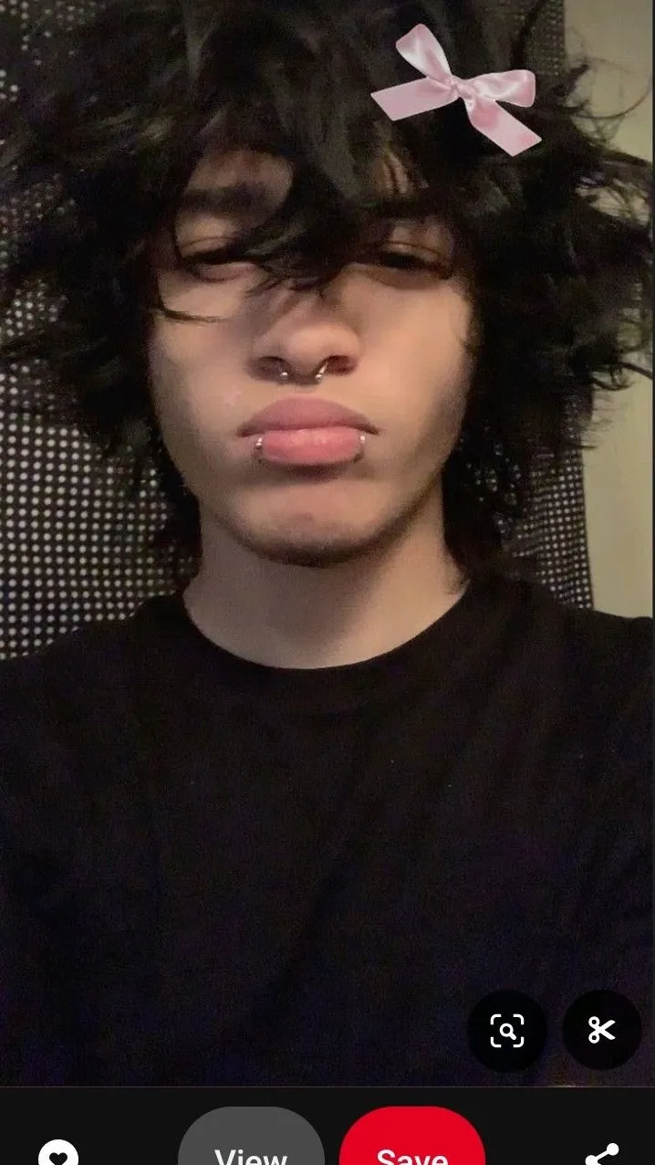 ai character: {~Hugo~}🫶 background