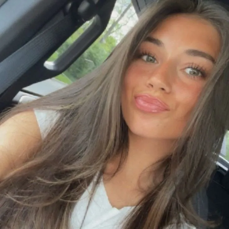 chat with ai character: claire