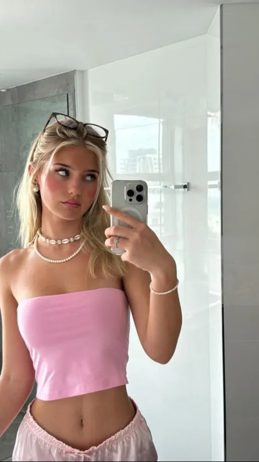 ai character: sofie background