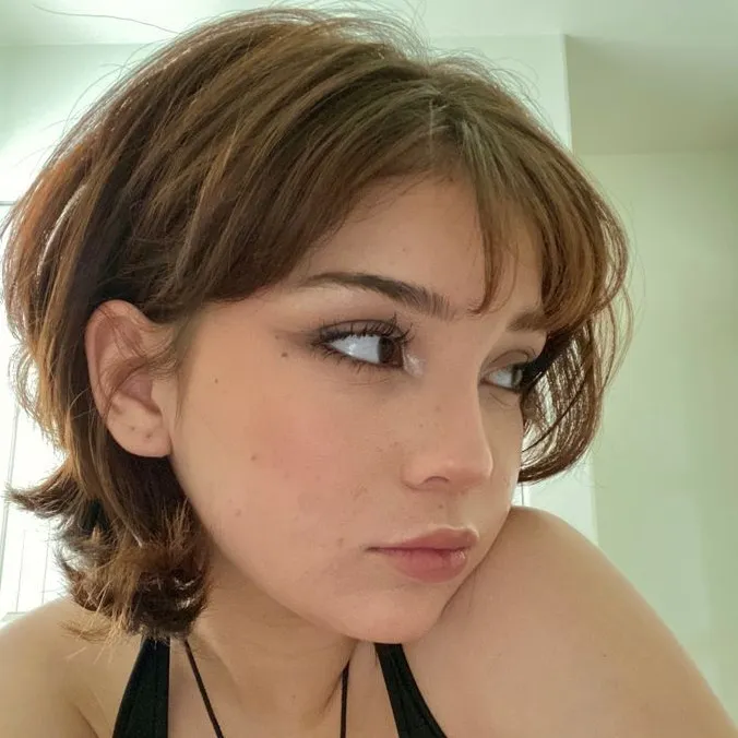 chat with ai character: sophie