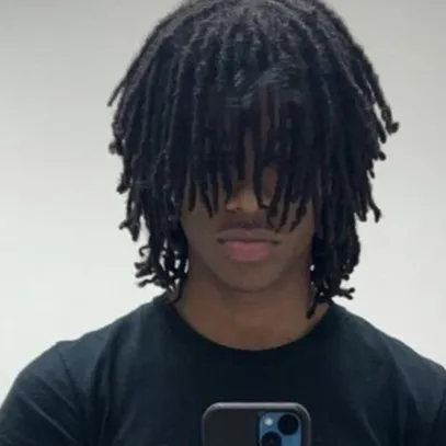 chat with ai character: 💵|ʀᴏʏᴀʟ|👽