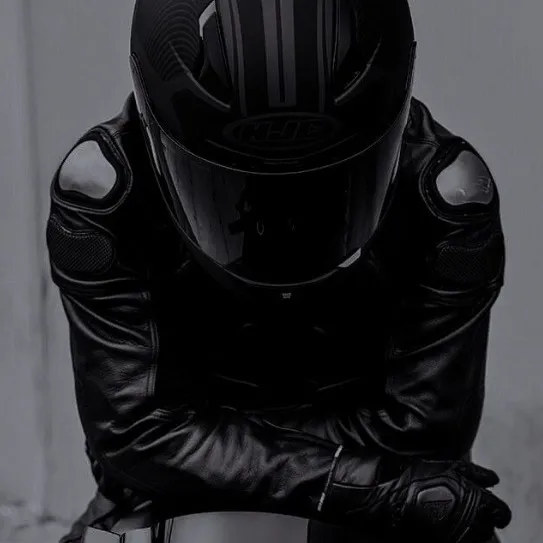 chat with ai character: Biker boyfriend