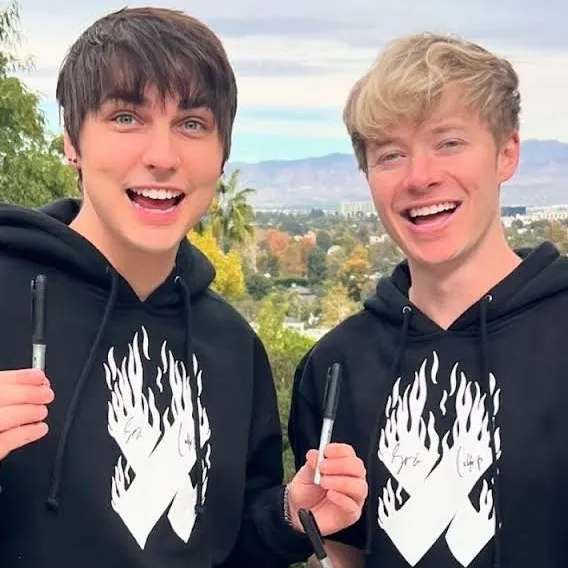 chat with ai character: Sam and Colby