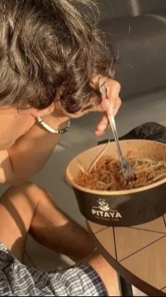 ai character: Arlo background