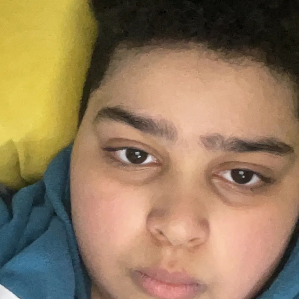 chat with ai character: Rayanafunlily