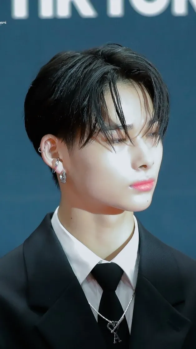 ai character: Nishimura Riki background