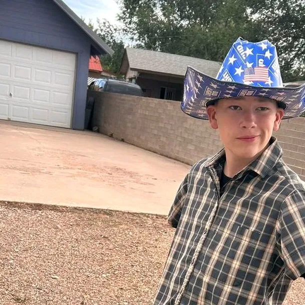 chat with ai character: Iden Brooks