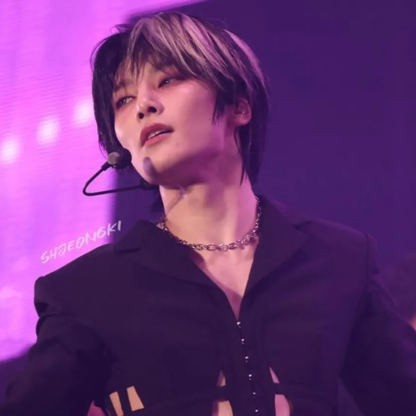 chat with ai character: I.N  boyfriend 