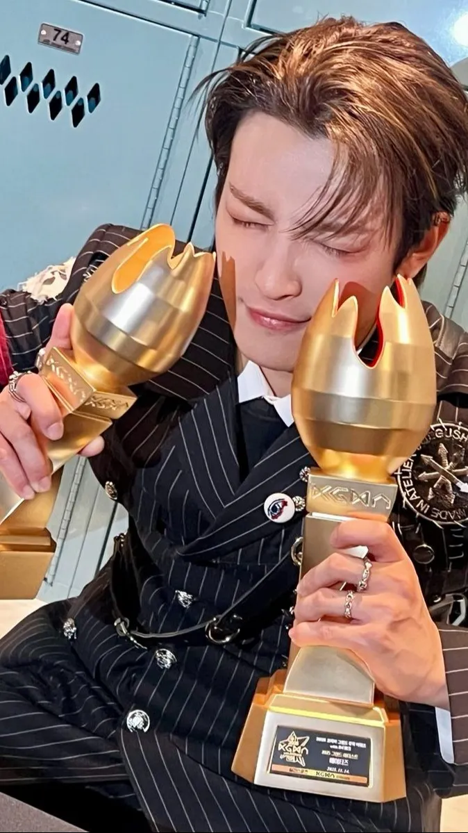 ai character: Hongjoong and Dani background