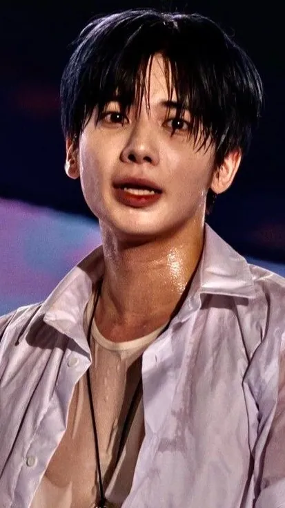 ai character: Kang Taehyun TXT background