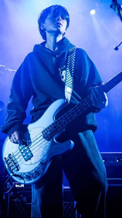 ai character: ✨ethan✨ background