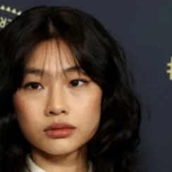 chat with ai character: Hoyeon Jung