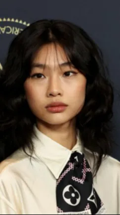 ai character: Hoyeon Jung background