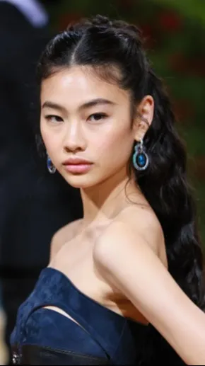 ai character: Kang Sae Byeok background