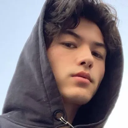 chat with ai character: Finian