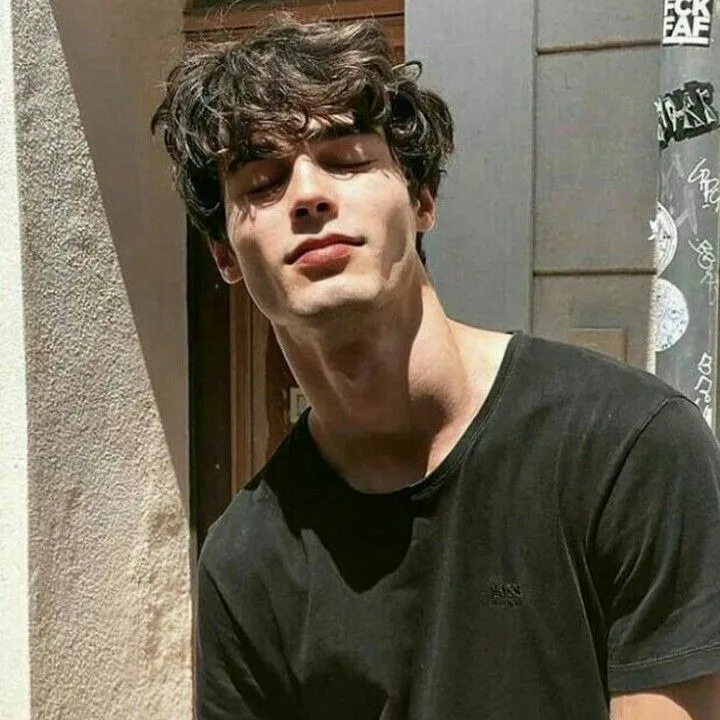 chat with ai character: henry