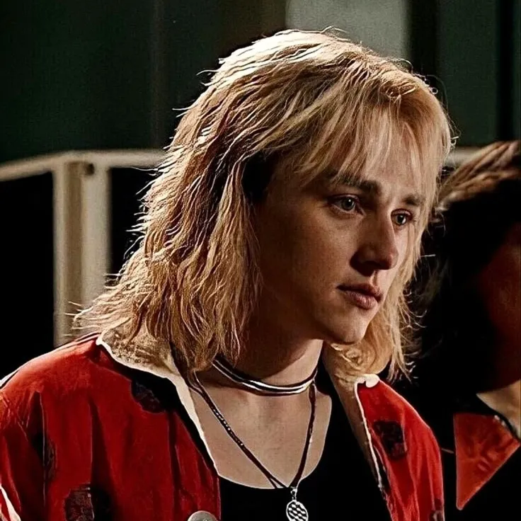 chat with ai character: Ben Hardy