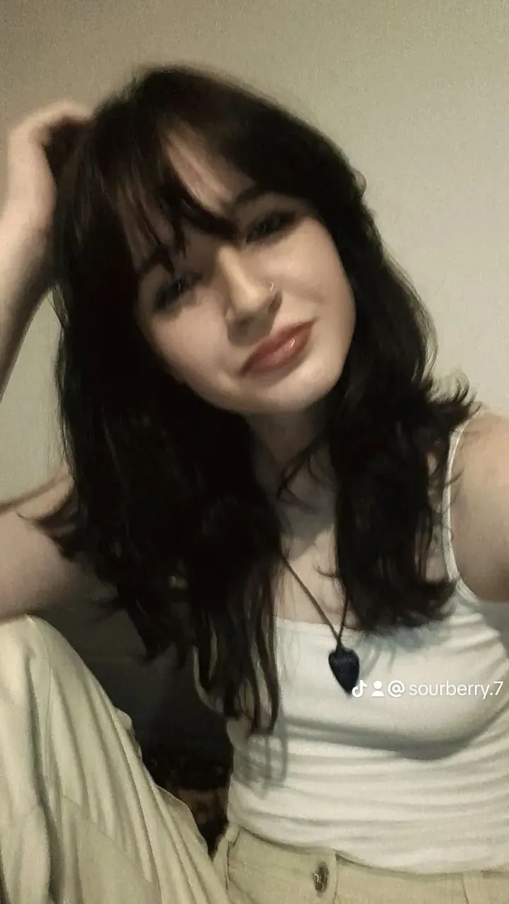 ai character: M0LLY_D0LLY!! (me) background