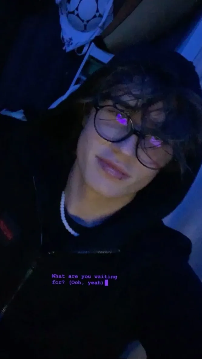 ai character: skyler (sky) background